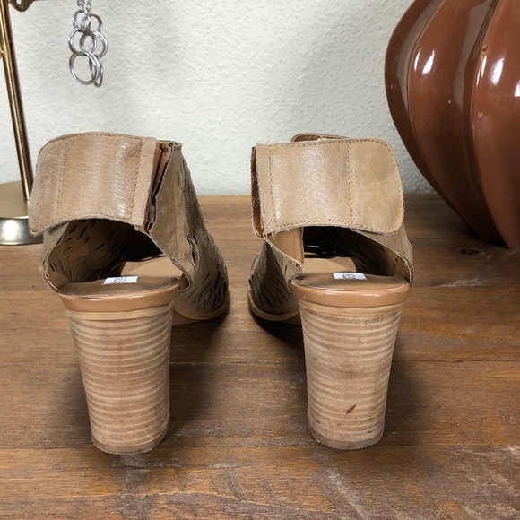 Steve Madden Tan Leather Laser Cut Open Toe Heels - Picture 5 of 8